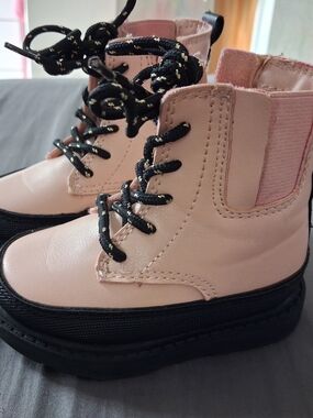 Toddlers Carter's Boots Size 4